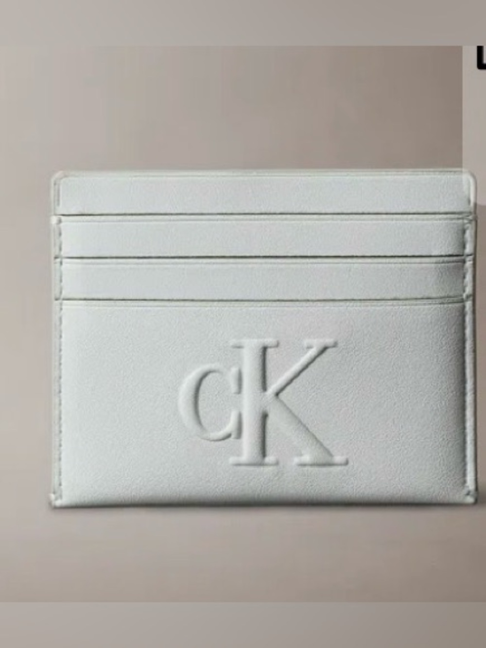 CALVIN KLEIN
Women's Sculpted Impression Card Case InSky Gray light. New no tag